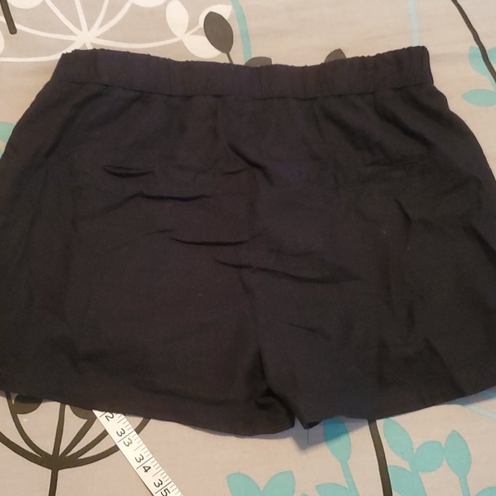 Shorts - Picture 5 of 7
